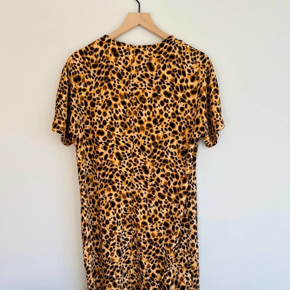 Aritizia Babaton Wallace Leopard Print Knee-Length V-Neck Wrap Dress Size M - Picture 6 of 9